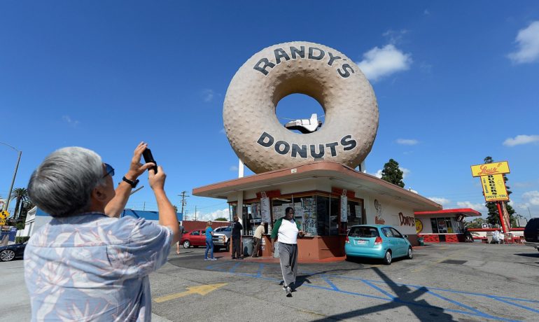 Randy’s Donuts looks to expand to the Inland Empire with a shop in Riverside